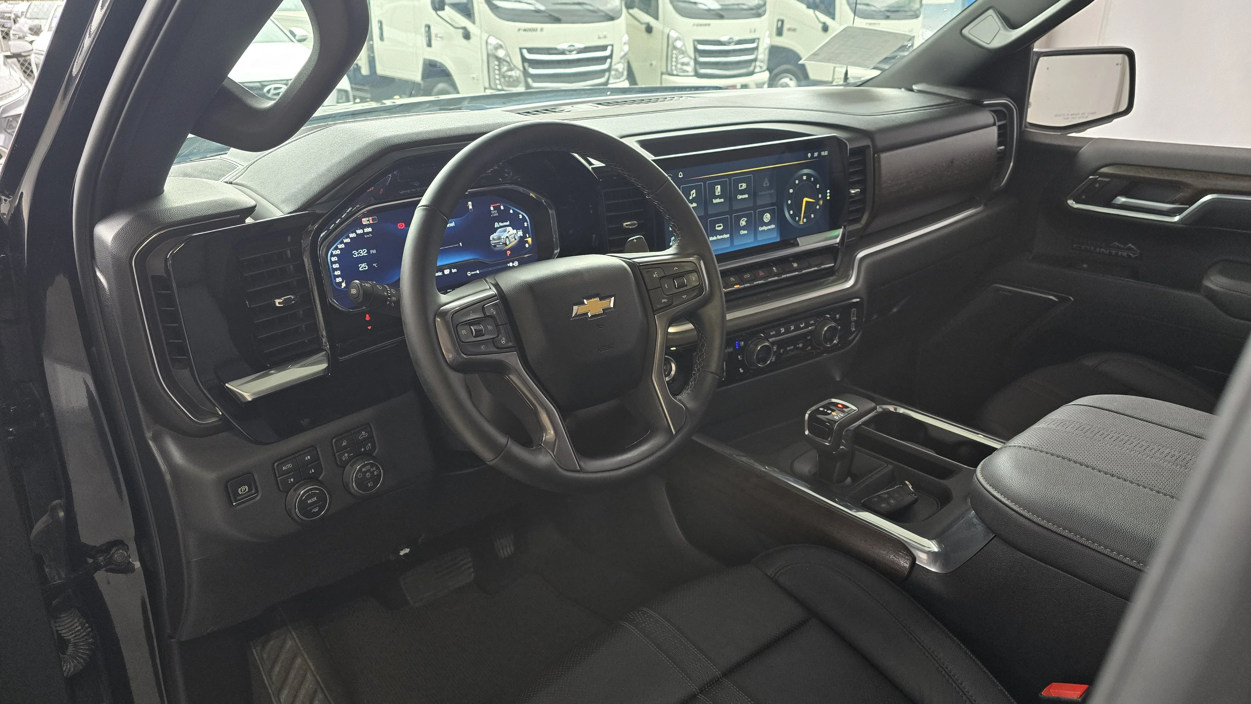 Interior 5