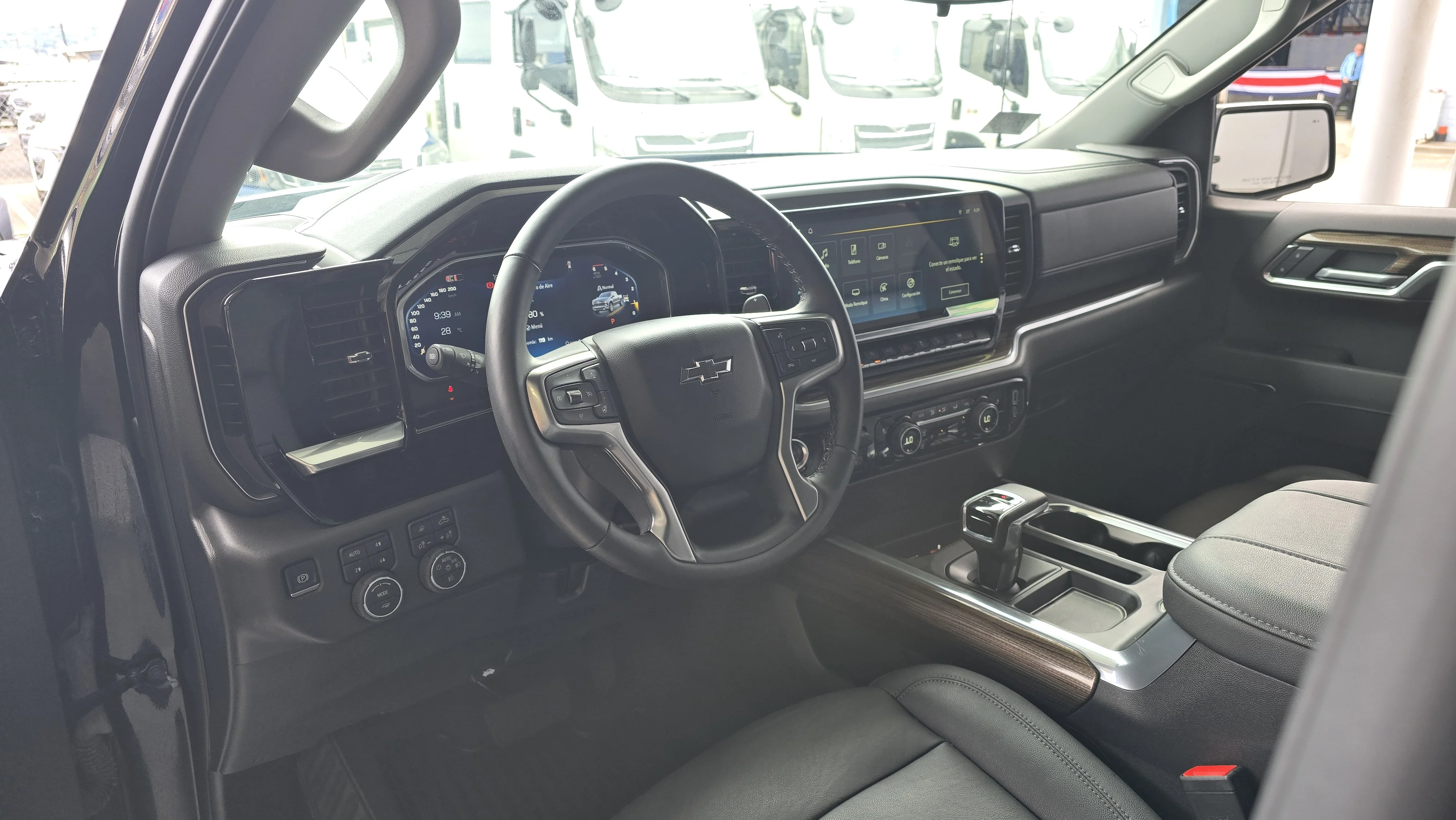 Interior 6