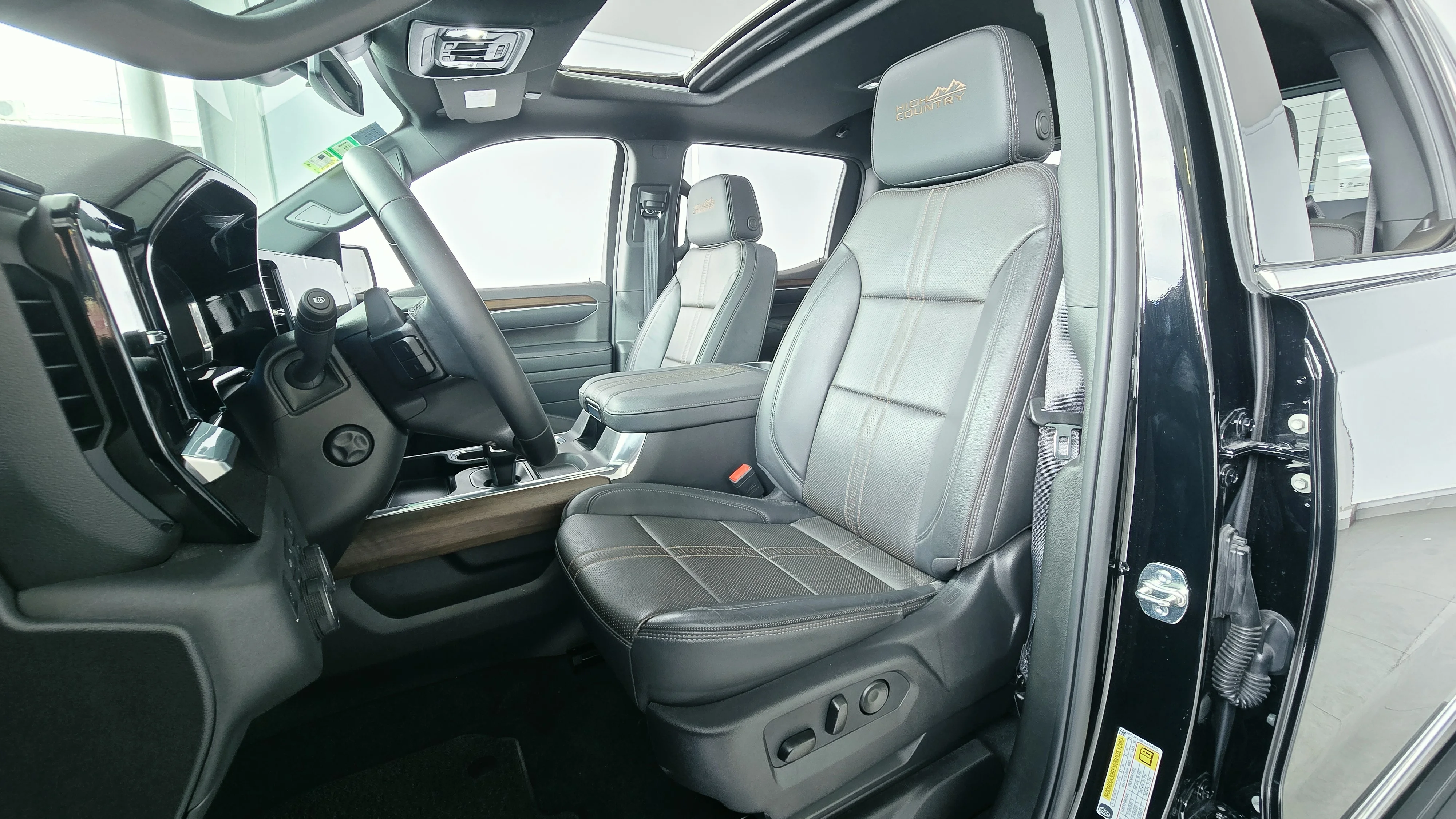 Interior 4