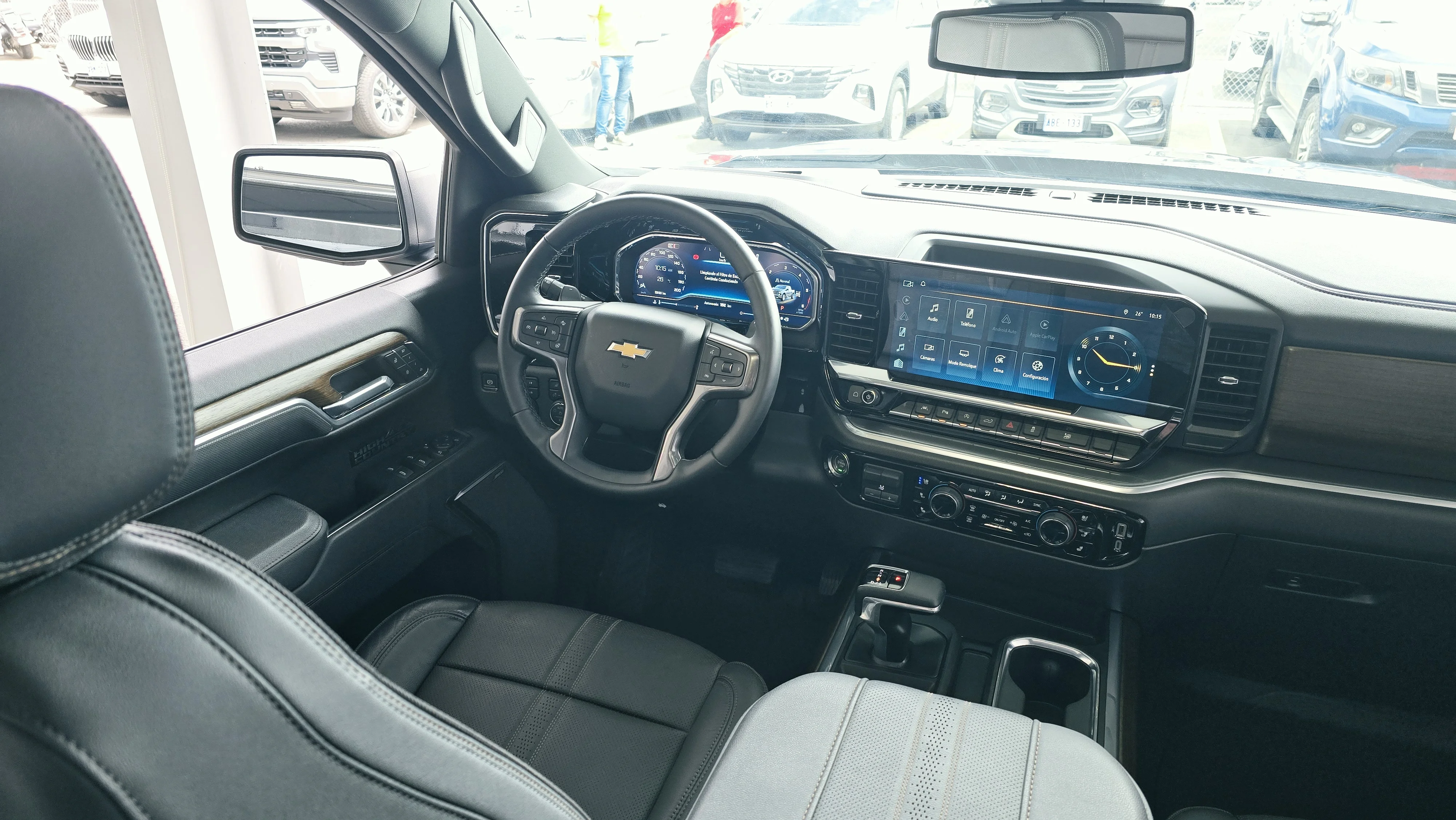 Interior 8