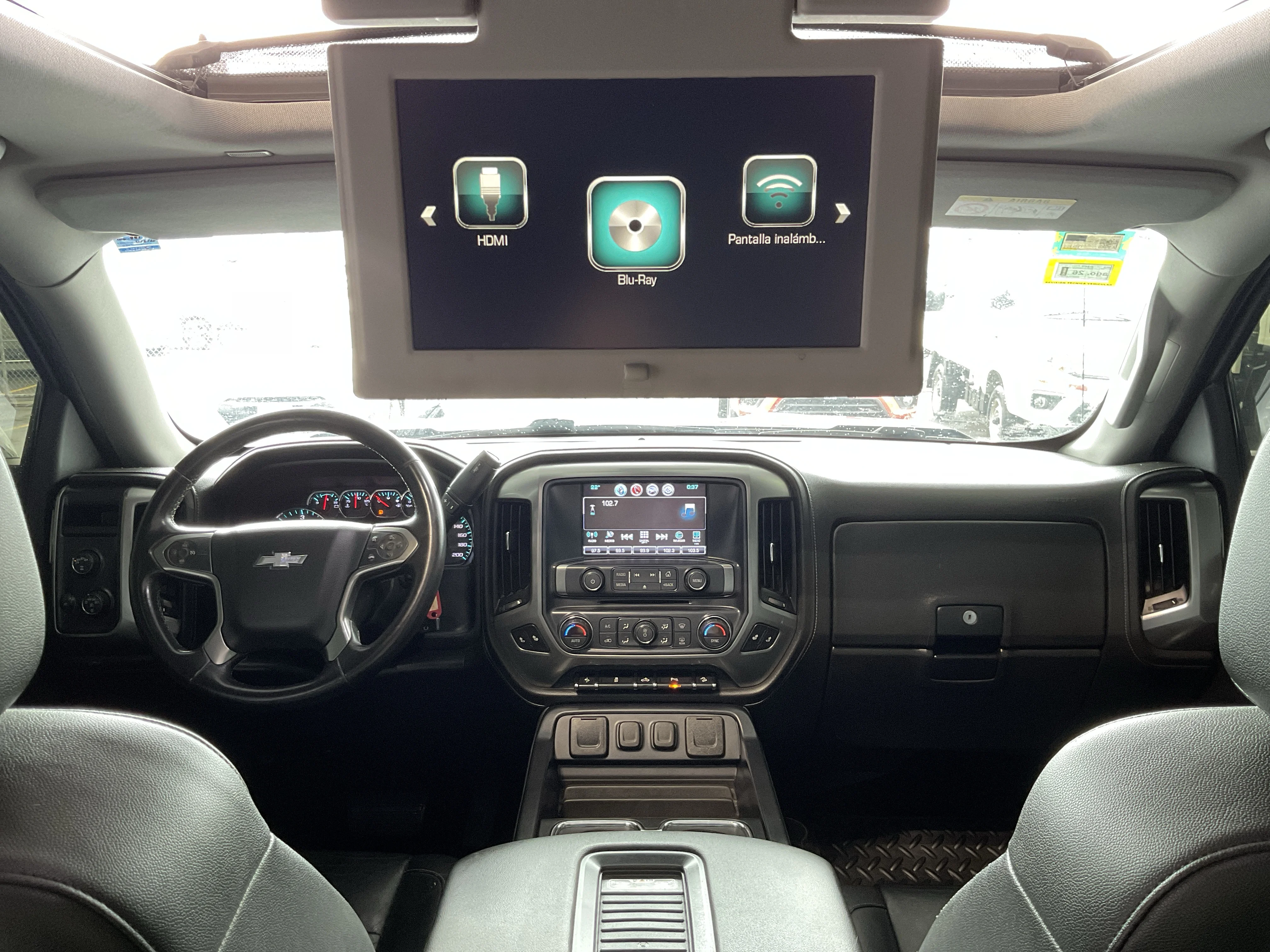 Interior 8