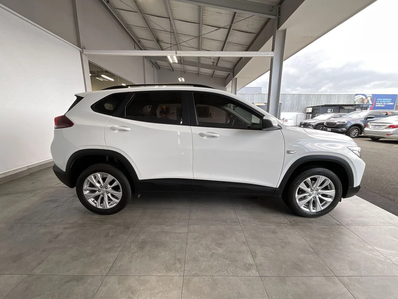 Exterior 8