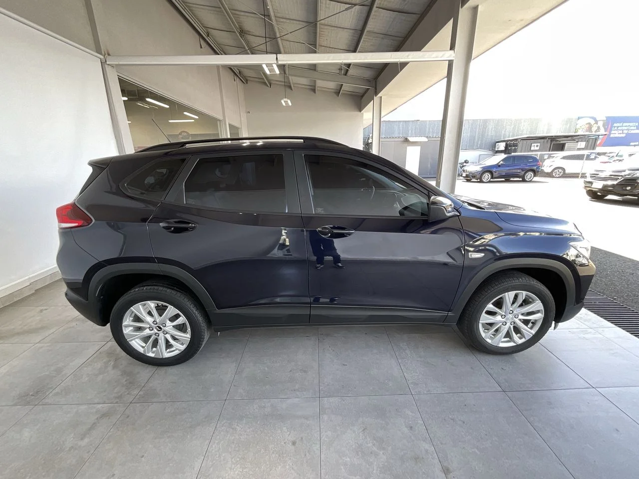 Exterior 8