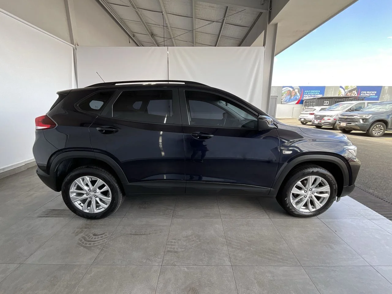 Exterior 8