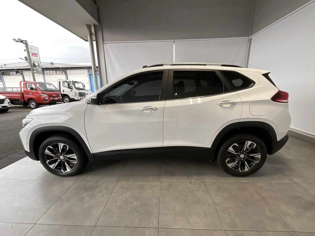 Exterior 4
