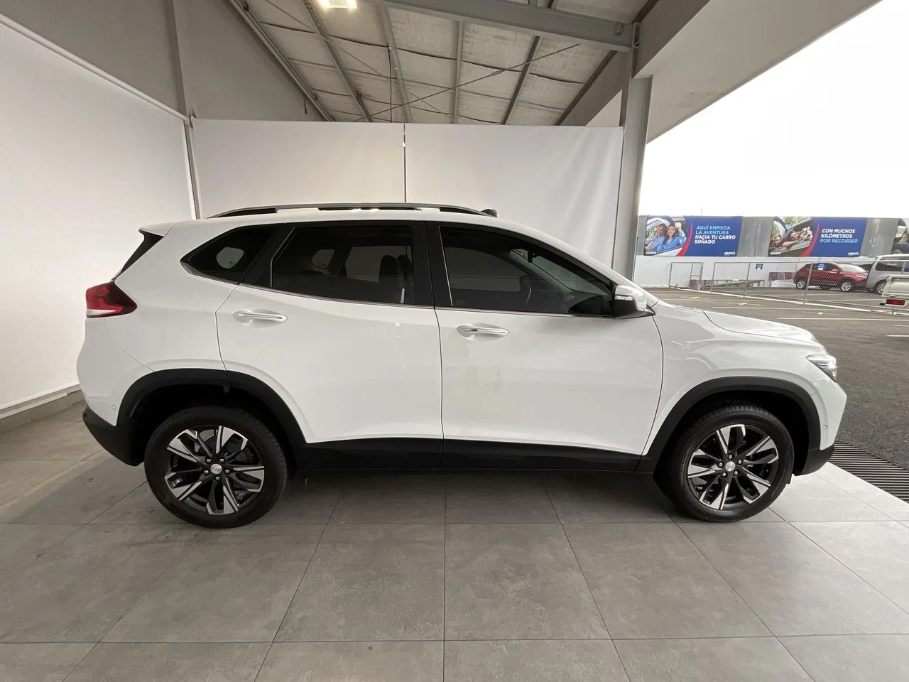 Exterior 8