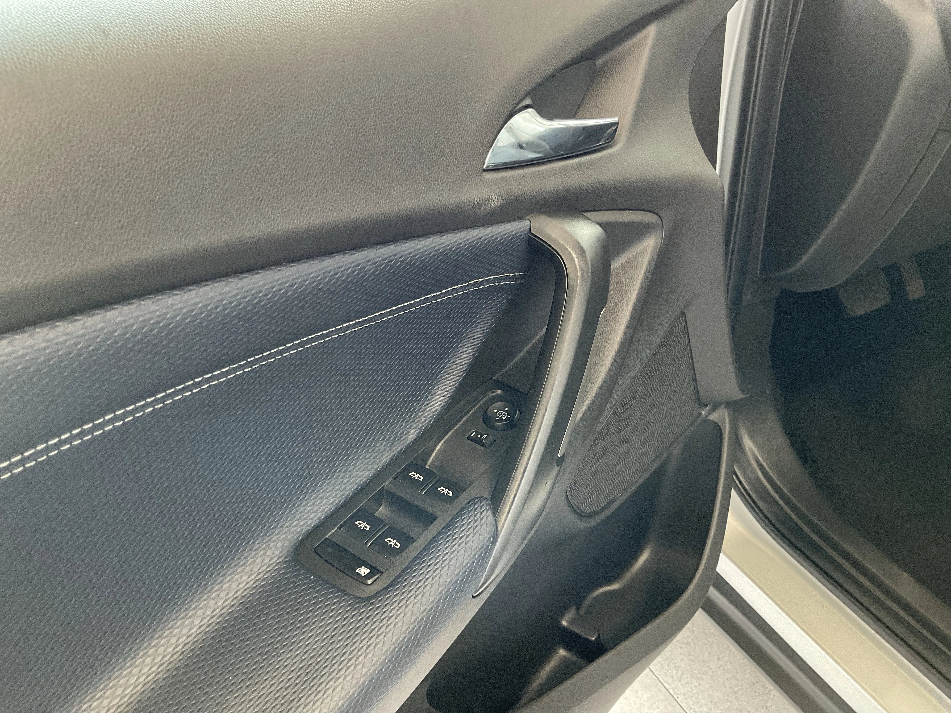 Interior 4