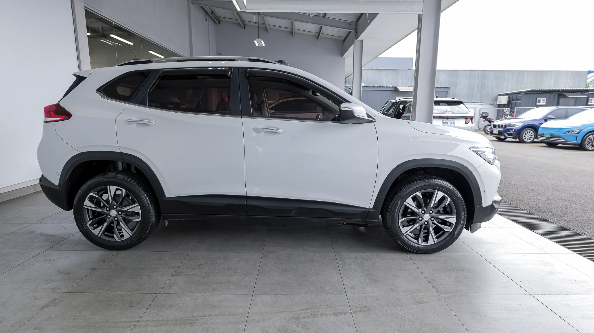 Exterior 3
