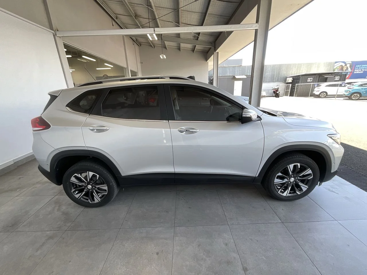Exterior 8