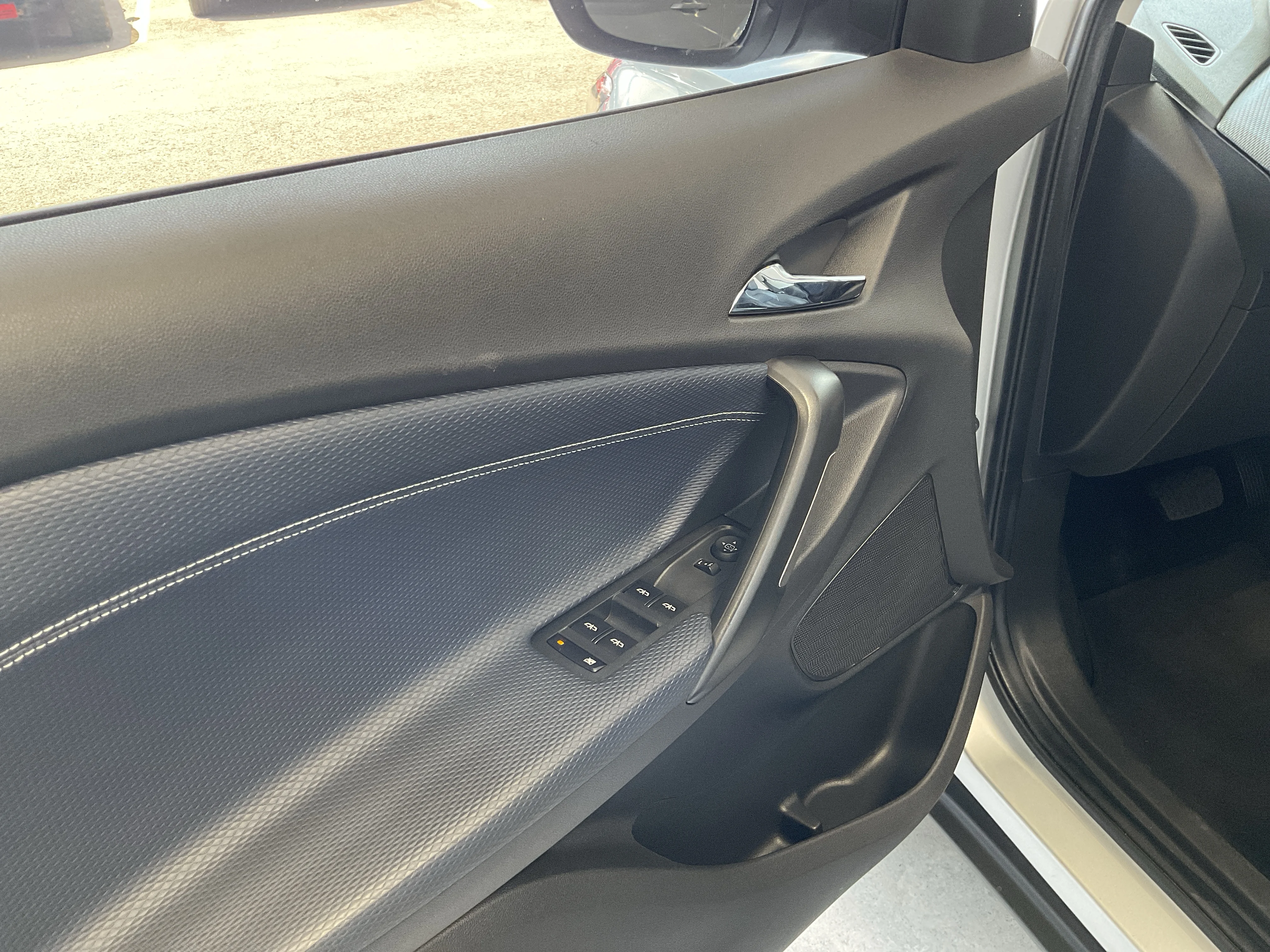 Interior 4