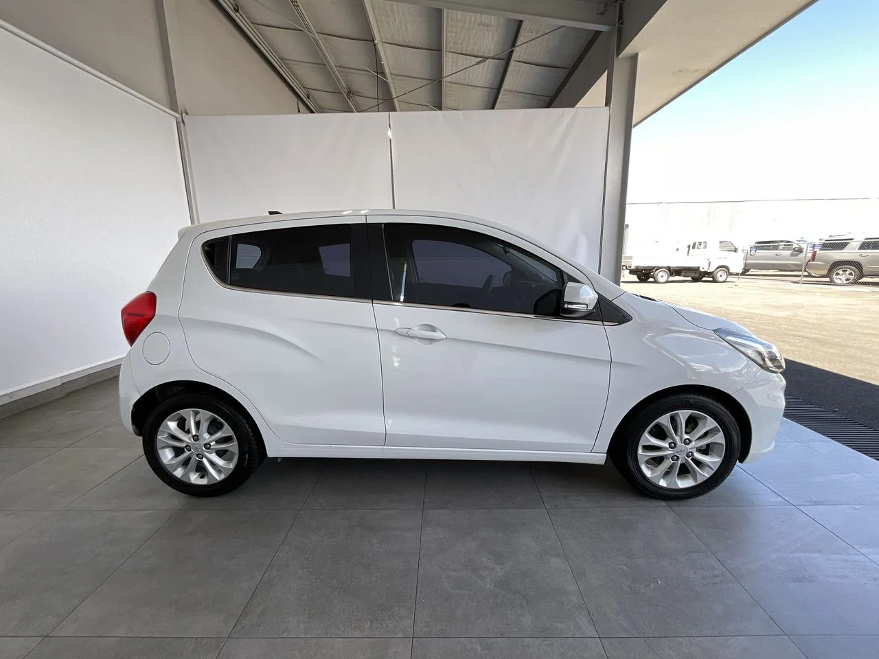 Exterior 8
