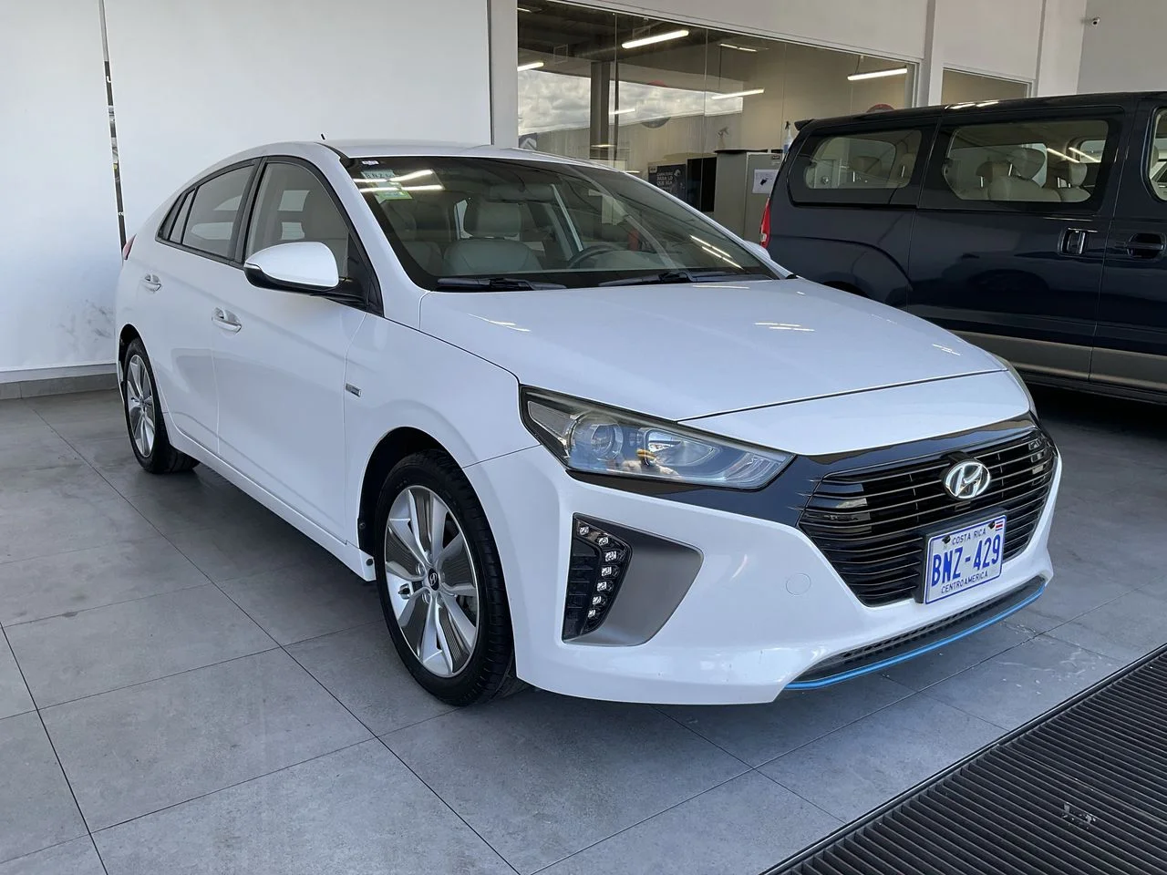 Hyundai IONIQ HYBRID