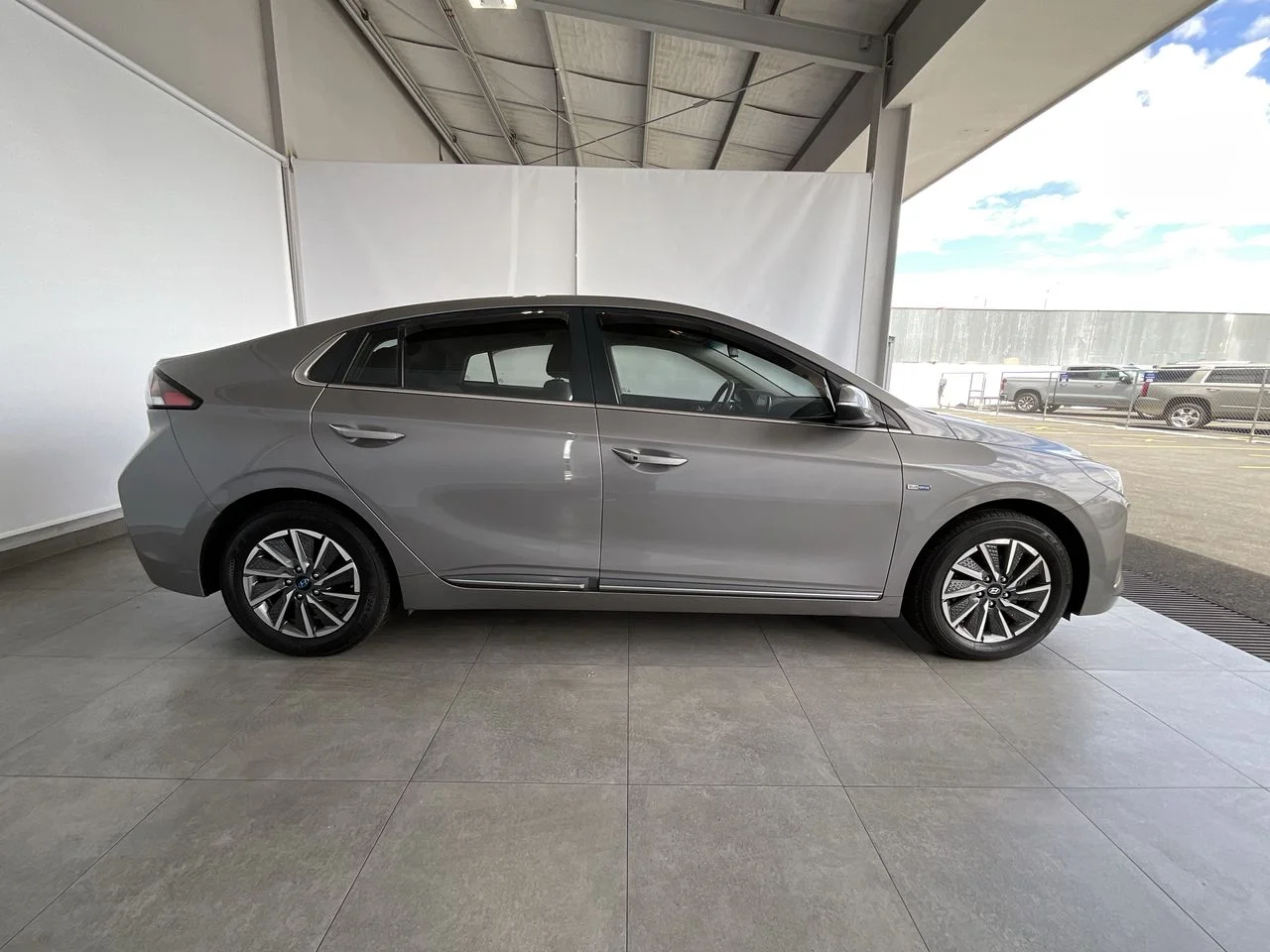 Exterior 8