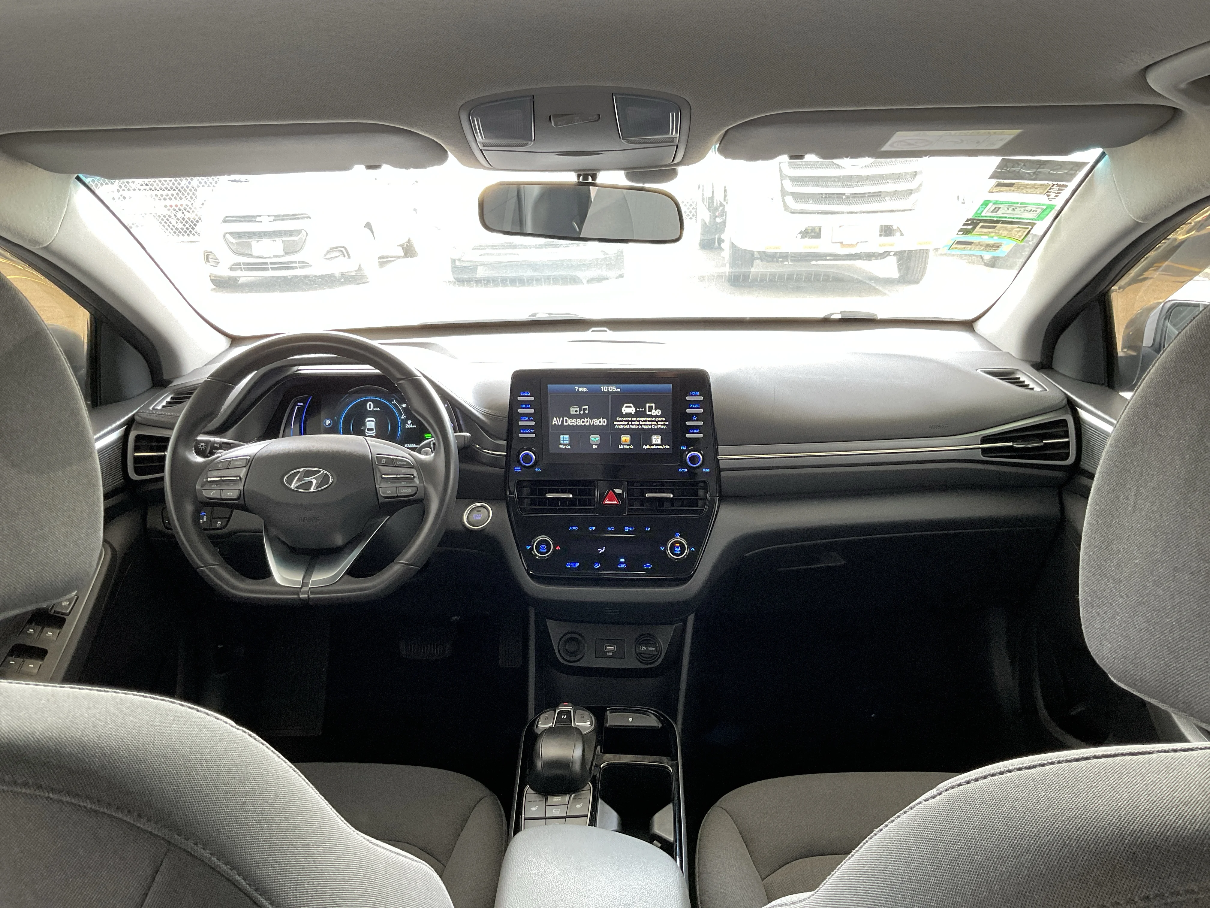Interior 8