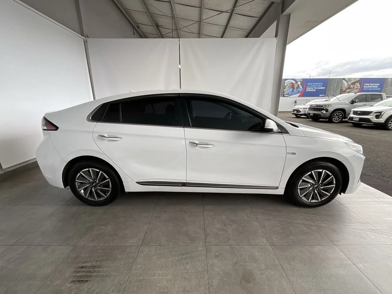 Exterior 8