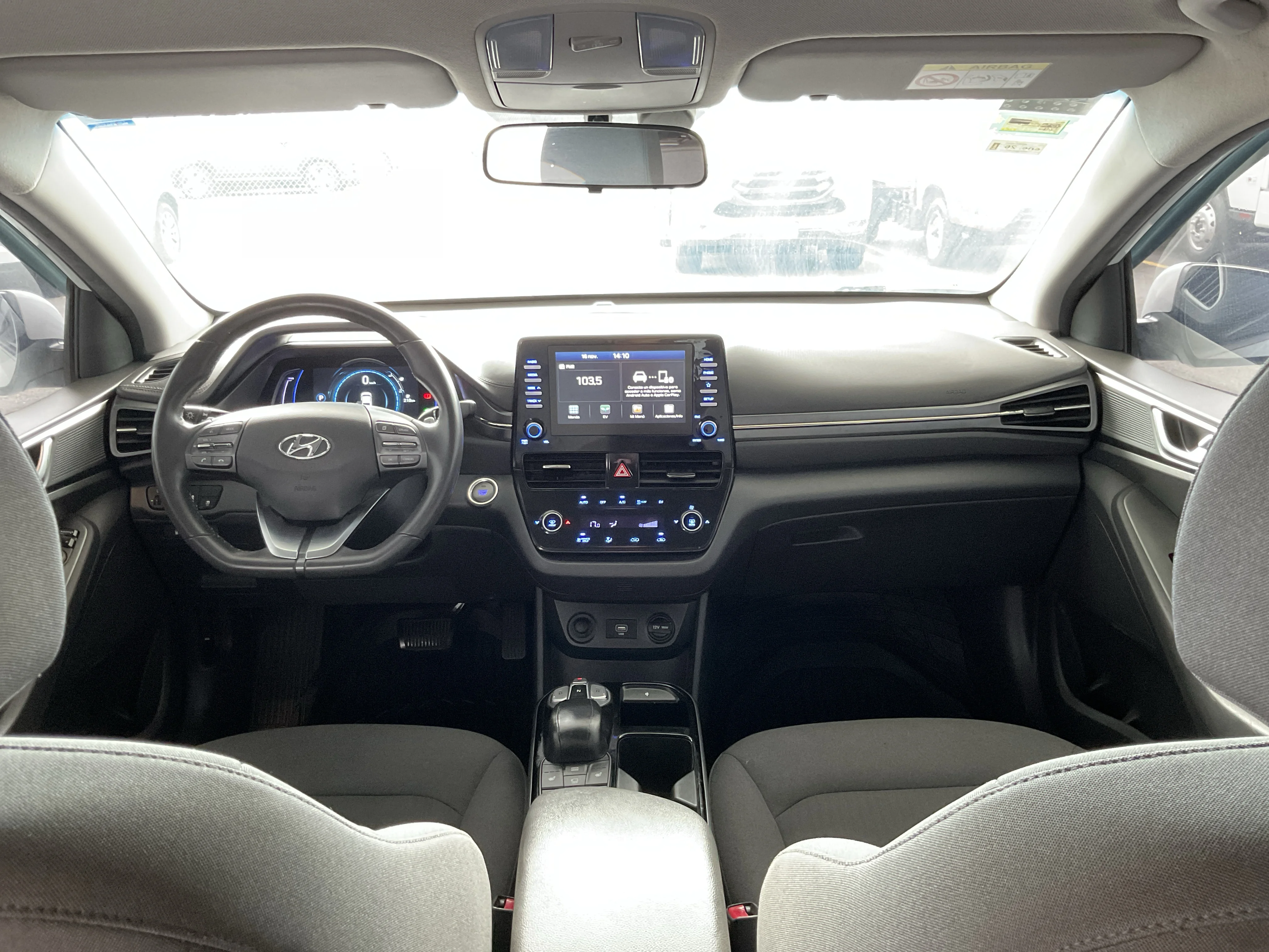 Interior 8