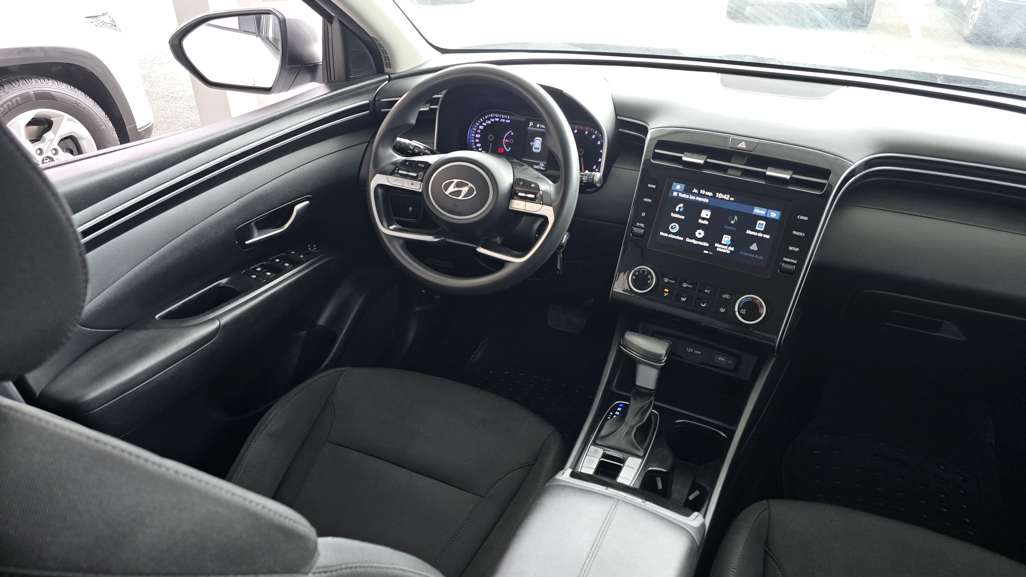 Interior 8