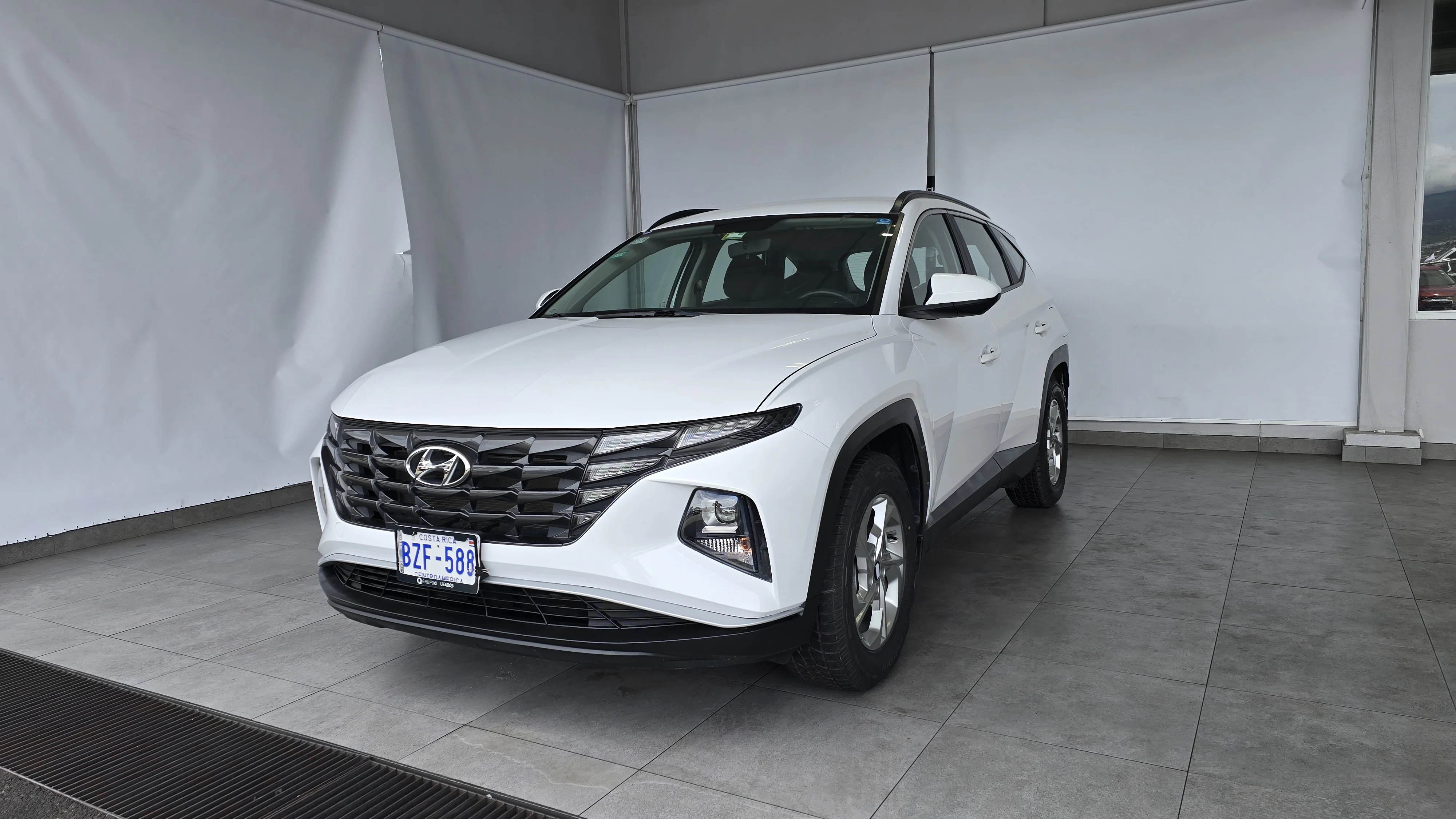 Exterior 6