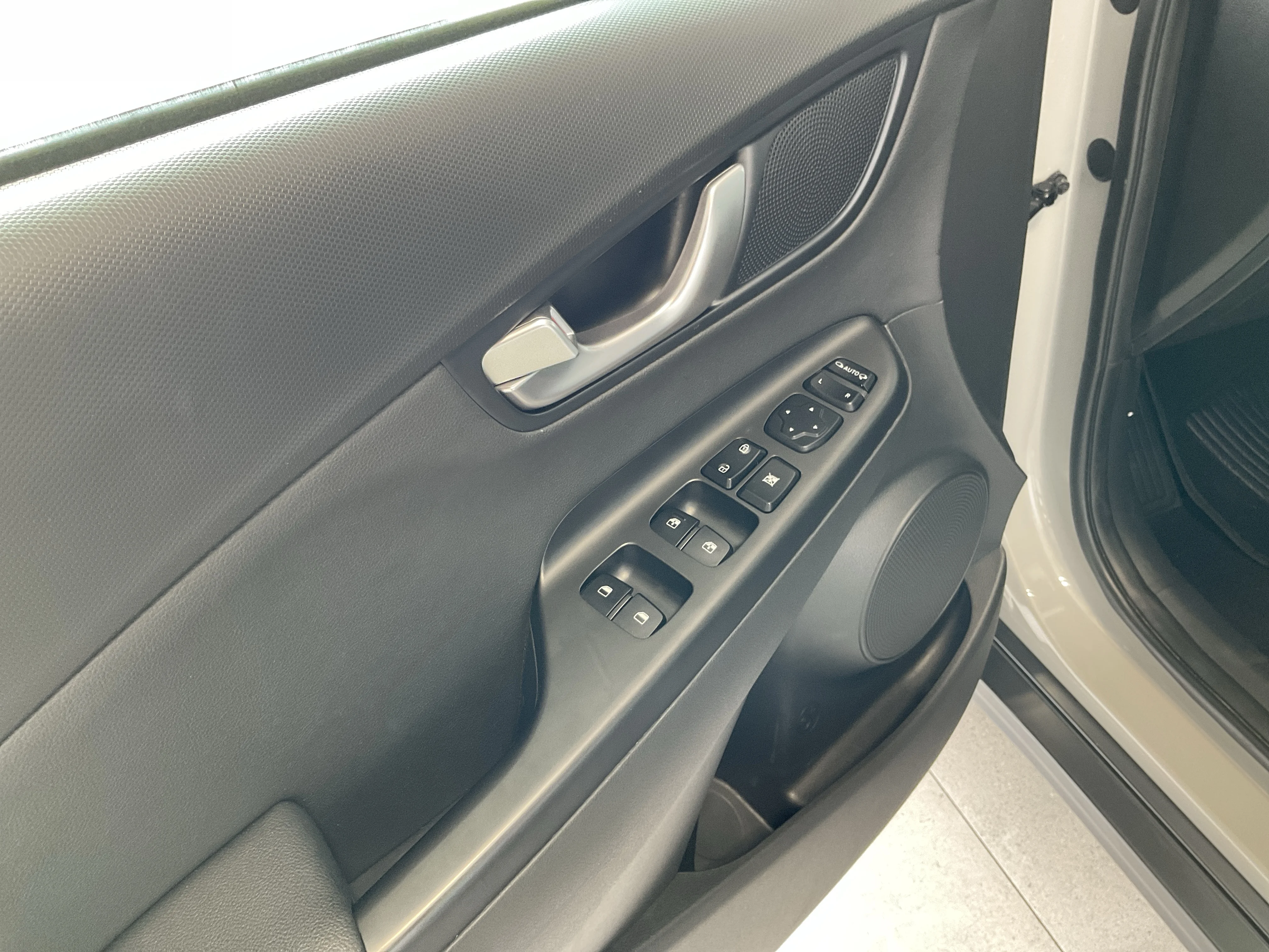 Interior 4