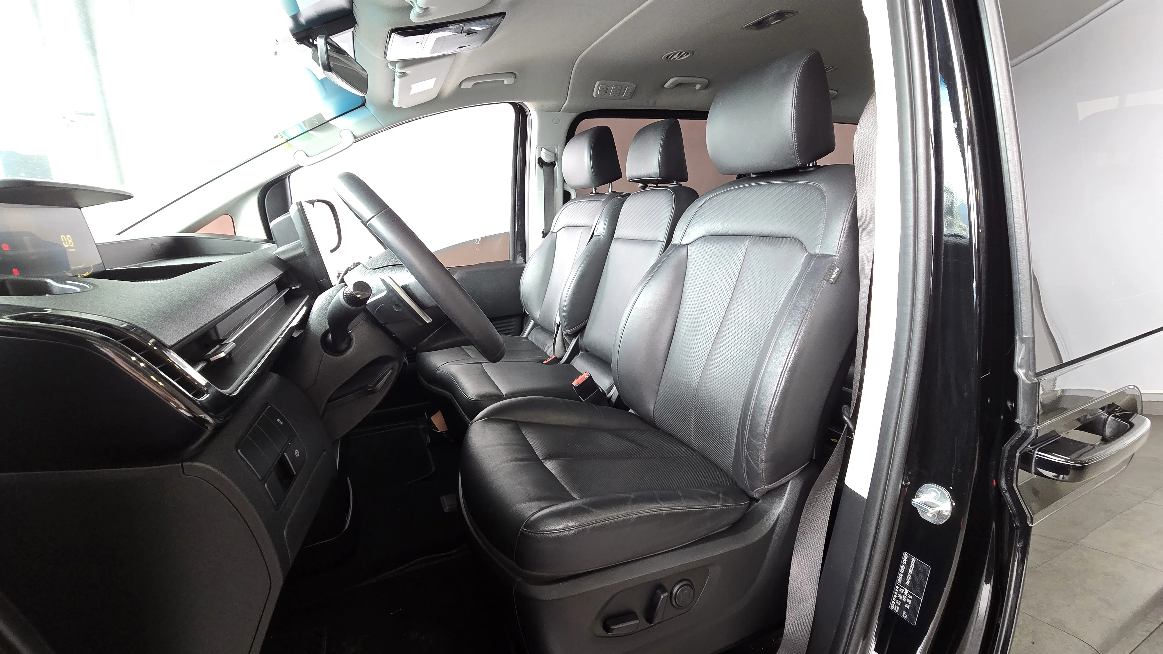 Interior 3