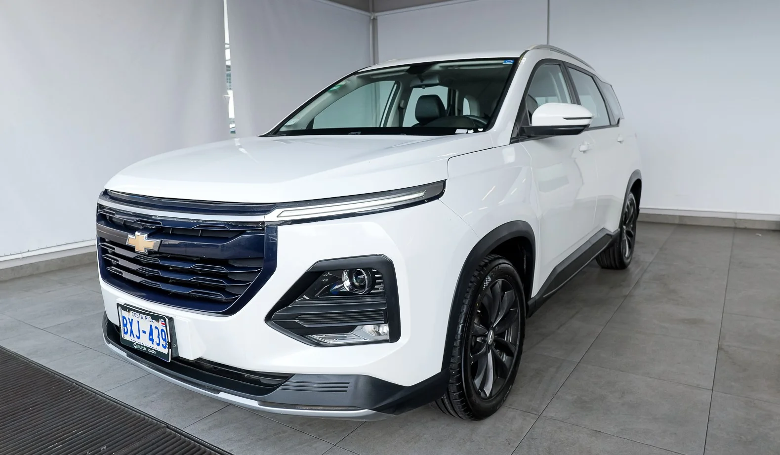 Exterior 4