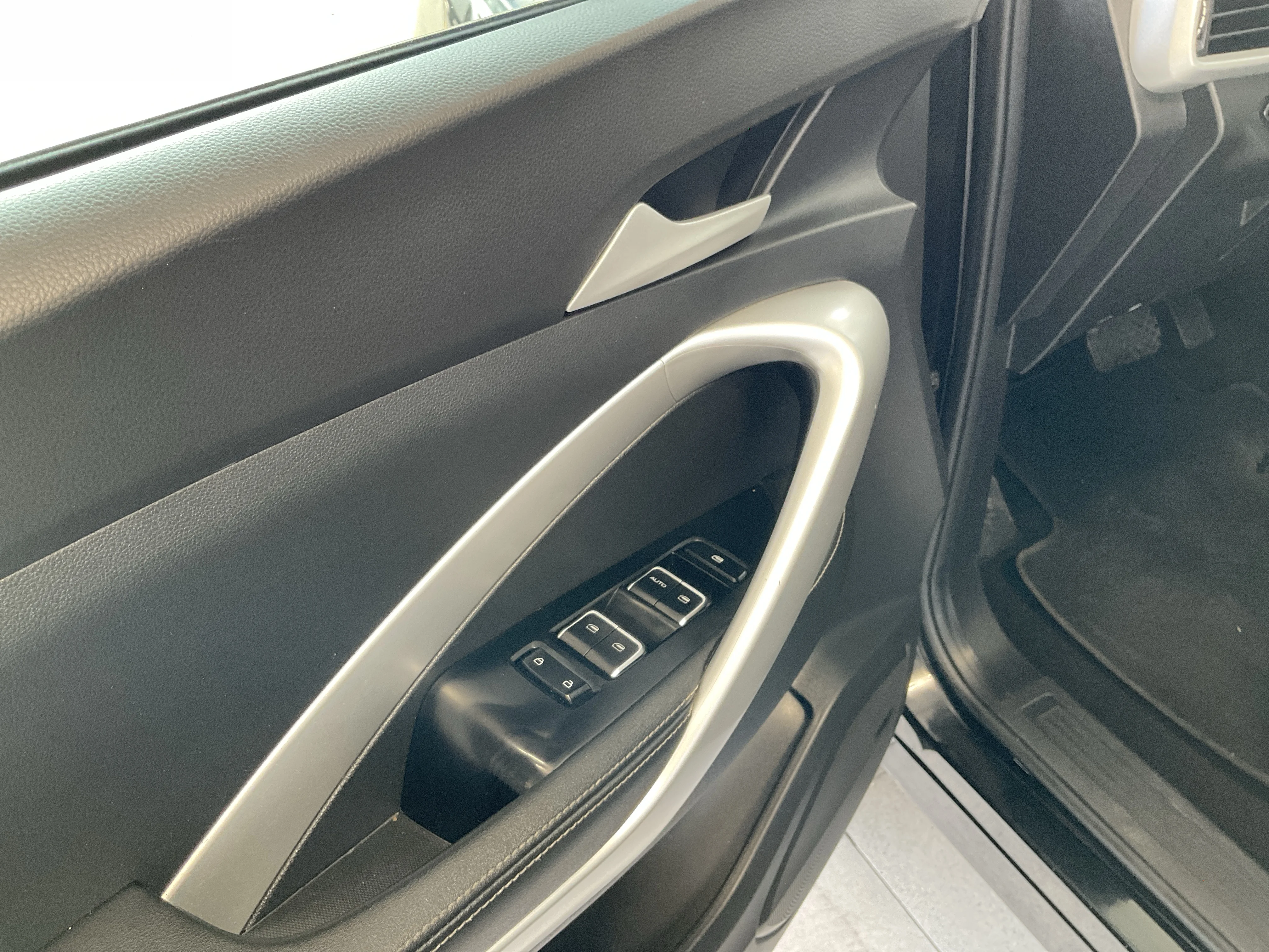 Interior 5