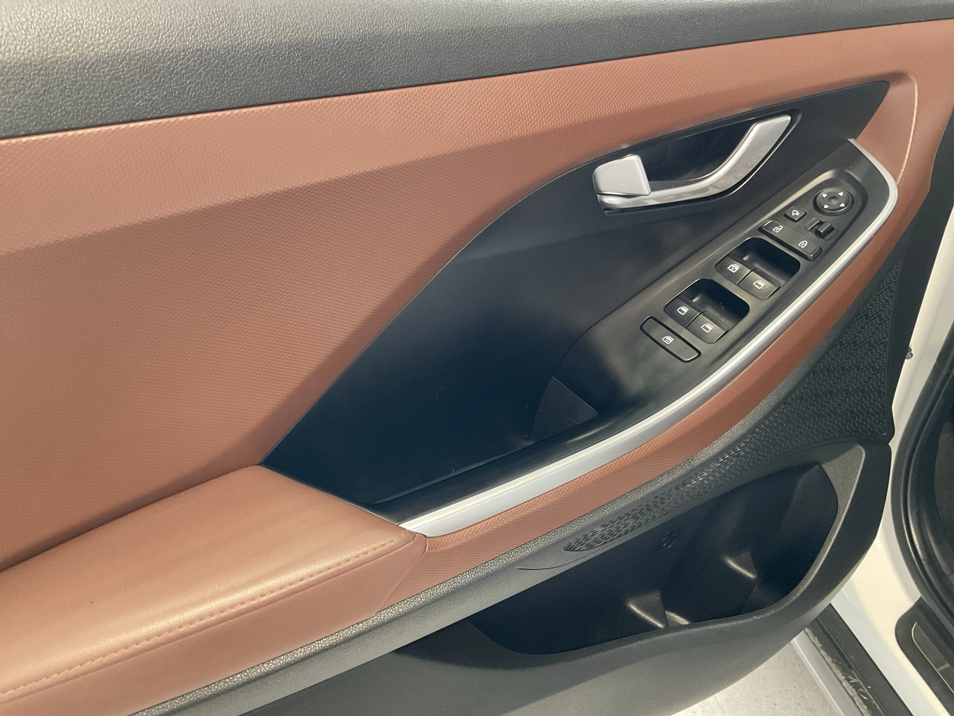 Interior 5