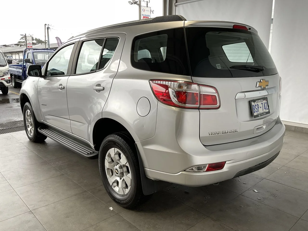 Exterior 5